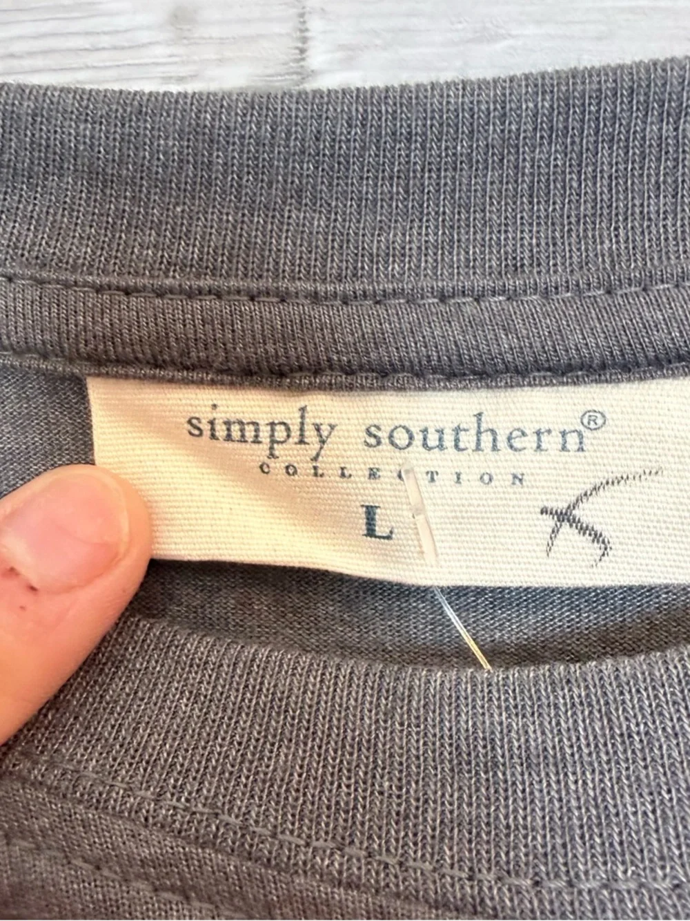 NWT Simply Southern Overthinker Graphic Tee Charcoal Grey Pink Large - Picture 2 of 7